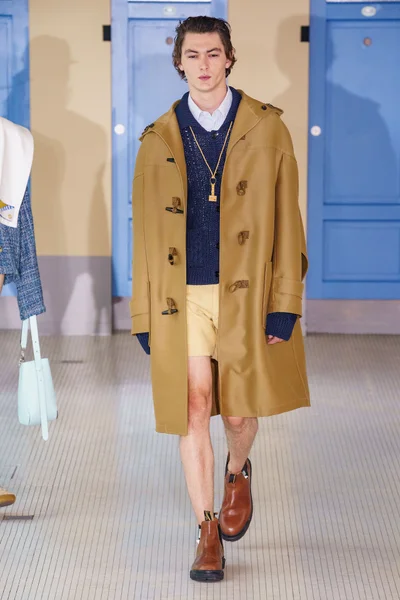 Look 18